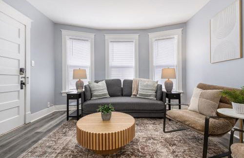 Completely Remodeled Walking Distance to Downtown Close to the Beach Downstairs Washer Dryer - Foto 9