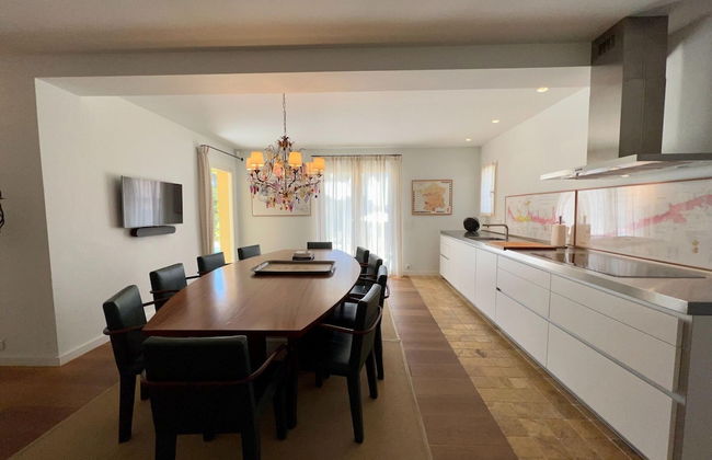 Luxury Villa With Private Pool - Photo 27