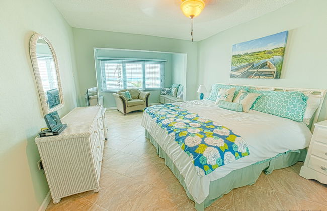 Gorgeous Ocean Views! Welcome to Bella Breeze! BeachFront 2BR 2BA - Photo 2