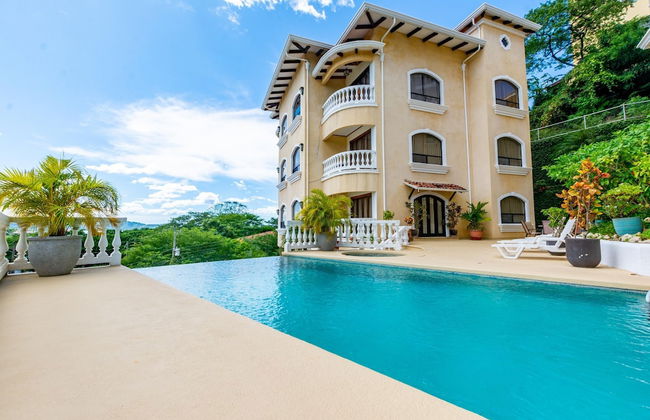 Birds-eye view of the ocean in nicely priced unit on top floor in Flamingo - Photo 14