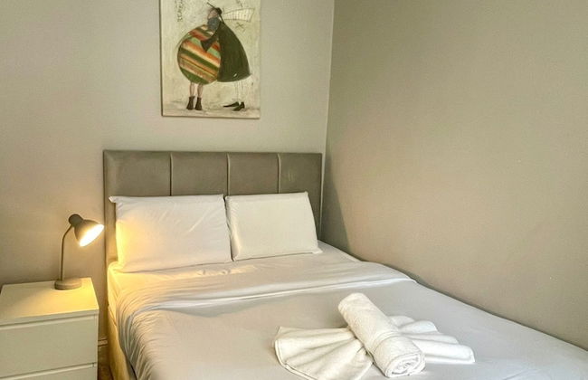 Baker Street Apartments - Photo 6