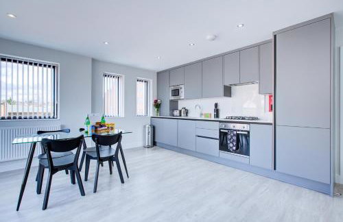 Hybrid Resi - Uxbridge, On-site car or van parking, near London Heathrow Airport - Photo 35