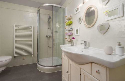 Mediterrane Steinvilla mit beheiztem Privatpool, aromatischen Mittelmeerpflanzen - Foto 24