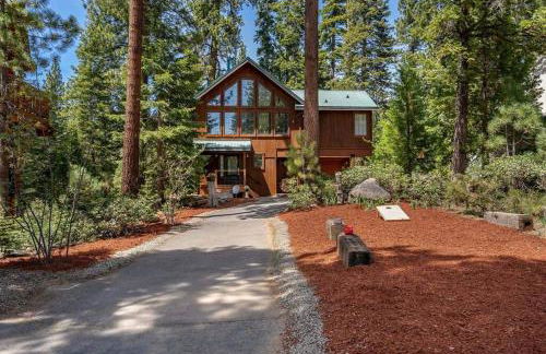 Private Ski, Lake & Golf Chalet! Walk to Lake - Foto 9