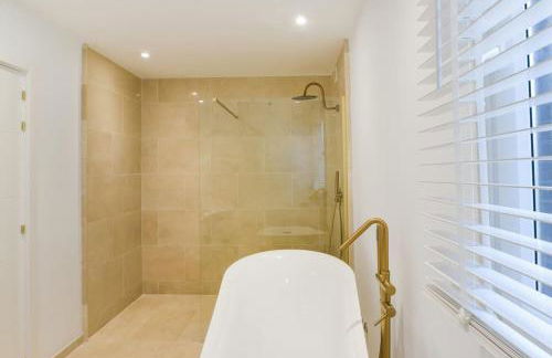 Dream beach-side villa with sea views & close to golf - Photo 21