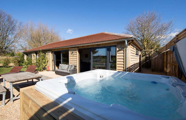 Rural Lodge Retreat With Hot Tub - Photo 9