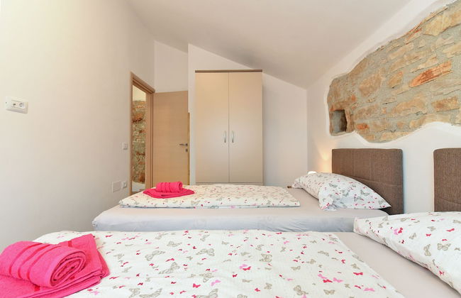 House 1735 - Photo 7