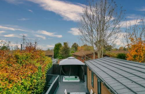 York Family Luxury Cabin with hot tub - Photo 15
