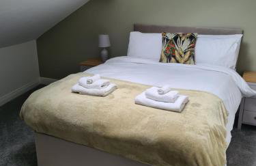 Modern River View Mytholmroyd Apartment - Photo 7