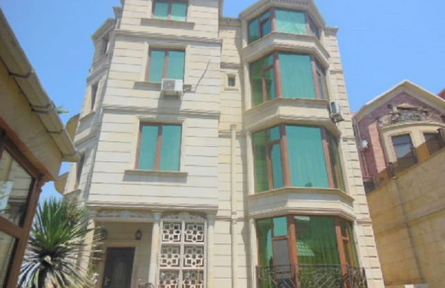 Great Triplex Villa - Photo 1