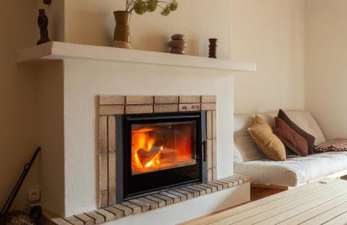 VYTINA LOFTS - Cozy 2-Level Loft Apartments with Fireplace & Mountain Views - Photo 25