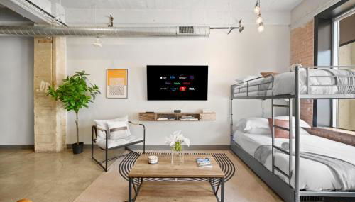 Stunning Downtown Apartment with Pool, Laundry, Parking - Foto 5