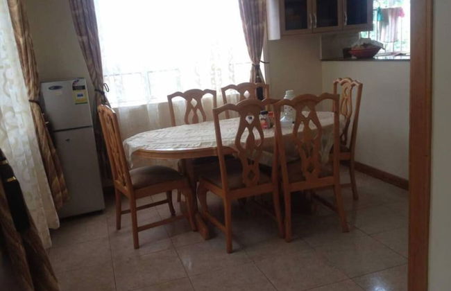 Captivating 3-bed Villa - Photo 10