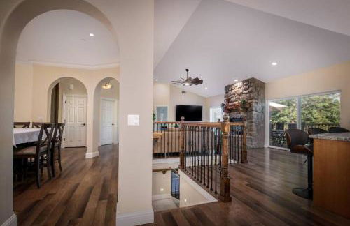 New Luxury 5BR Cabin in Pine Mountain Lake! 1 Minute to Beach! Massage Chair! Close to Yosemite! Perfect for Retreats and Escapes All Seasons! - Foto 29