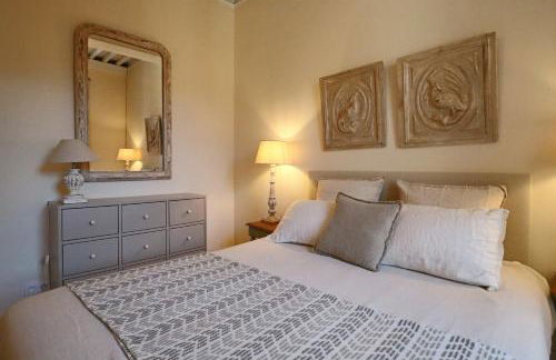 La Grande Bourgade-Authentique Maison en Pierre avec Terrasse Climatisation au Cœur d'Uzès - Foto 24