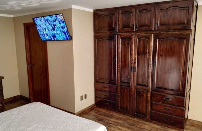 Madre Nuestra - Photo 4