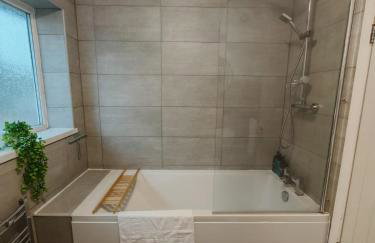 Comfy, Modern, 3 Bed House - Free Parking - Quiet Area - Near Solihull, NEC, Airport - Foto 13