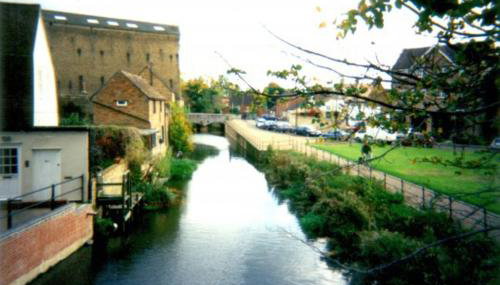 River House 2BR 1 Bathroom & Downstairs Toilet Parking St Neots Town Centre - Photo 5