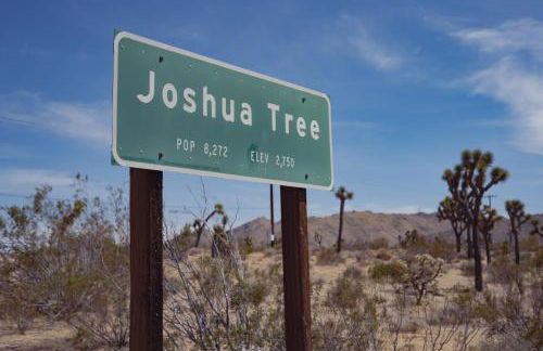 10 minutes to JTNP - Sauna, Hot Tub, Cold Plunge Saltwater Pool, Telescope, Fireplace and Views - Foto 40