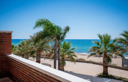 AT148 Frente la playa, jardín privado, vistas mar - Foto 20