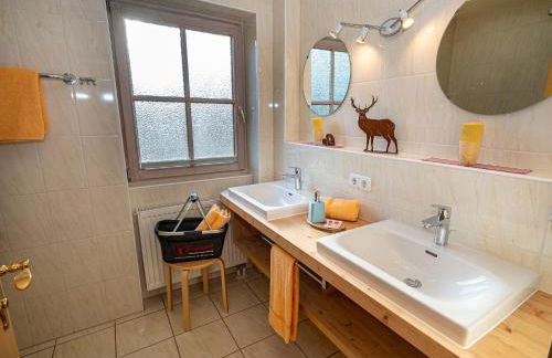 Gemütliche Ferienwohnung Bergwiese, 2-Raum, separates Schlafzimmer, schönen Balkon oder Terrasse, Komfort Ausstattung, ruhige Südlage, kostenfrei WLAN und schöne helle Sauna, Brötchenservice, Parkplatz, Hunde auf Anfrage, E-Tankstelle, Sonnenlage - Photo 11