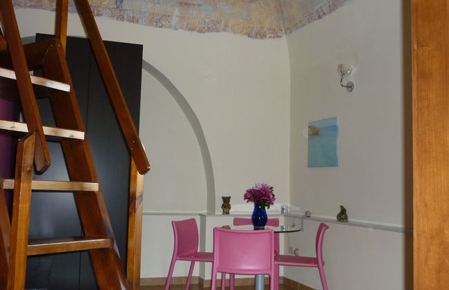 Furnished Studio Flat in Residence - Photo 1