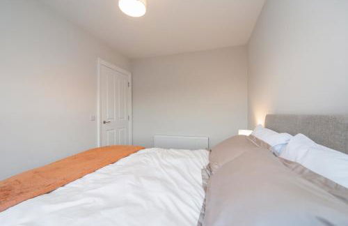 Modern Entire Home steps from the Train Station - Foto 28