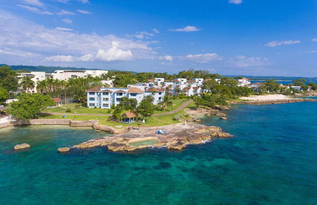 Point Village Studios and Suites - Photo 65