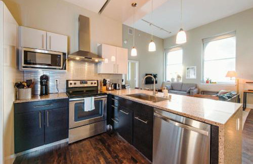 Downtown Luxe 2BR Loft Apt - Sleeps 6-7 - Walkable - Foto 8