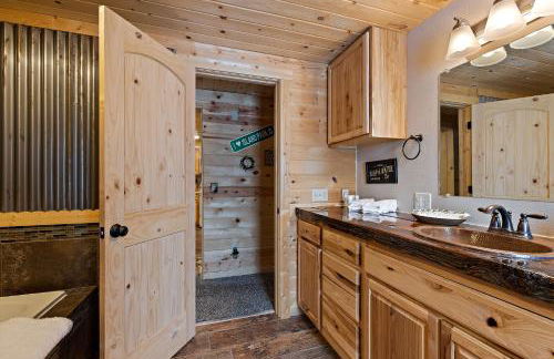 Huckleberry Hollow by KABINO Hot Tub FirePit PS2 Satellite Grill WiFi Golf Course - Foto 34