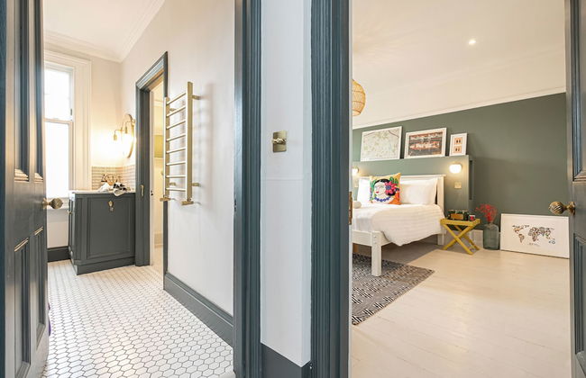 Chic and Colourful Family Home by Underthedoormat - Foto 16