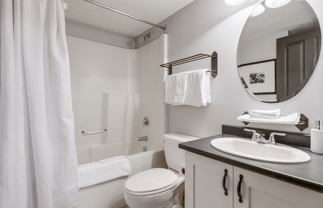 LARGE 3-Br 3-Ba | Ski In/Out | Pool & Hot Tubs | Central Upper Village Location - Photo 40