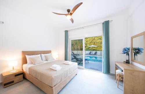 Villa Ami, Roda, Corfu: 10 guests, heated pool, private mini golf, pool table & more!! - Foto 13