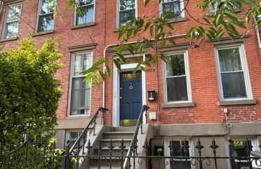NEW! Historic Townhouse-14 min to WTC - Foto 2