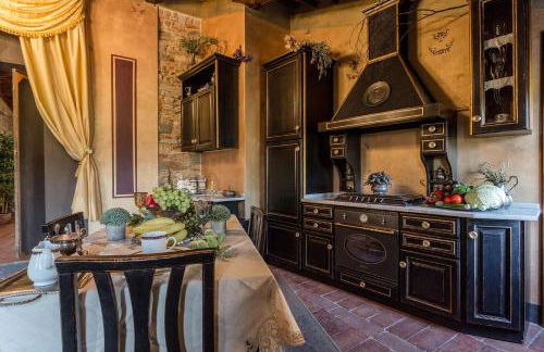 La Dimora dei Conti, Indulge in a Country Farmhouse Apartment with Jacuzzi Facing the Town! - Foto 57