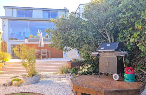 Sea View Villa with Huge Garden & Table Tennis - Foto 32