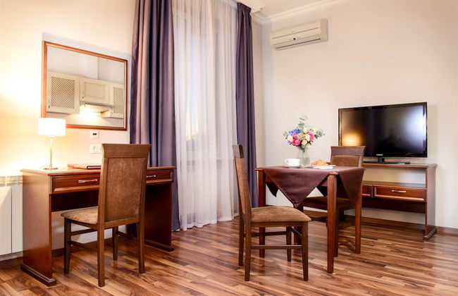 Greguar Hotel & Apartments - Photo 19