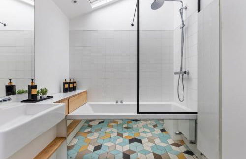 St Albans Centre Home - 4BR - 2 FREE parking - Photo 19