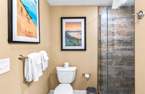 Golf in Luxury - 4BDR Home on Agaming Golf Course - by Torch Lake - Foto 24