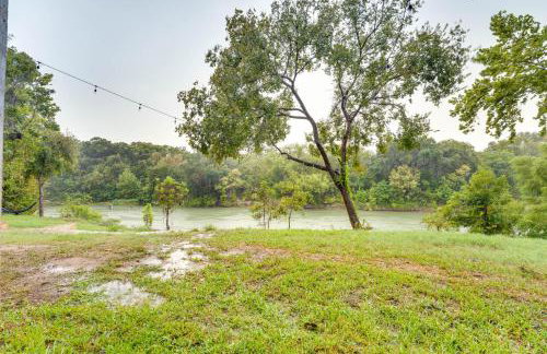 Riverfront Cuero Vacation Home with Spacious Deck! - Foto 27