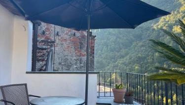 Iconic Italian Townhouse w Rooftop Terrace & Mountain View, Pigna - Foto 3