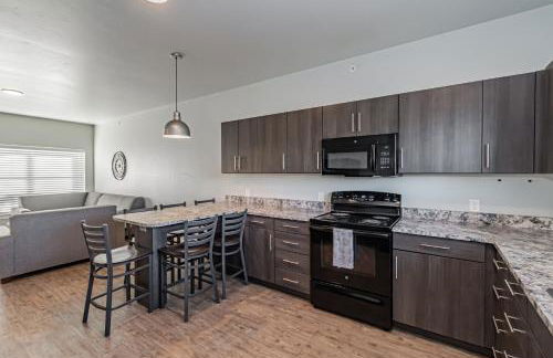 Bringham's Mill Apartments Perfect for Groups Full Kitchen Gym and Free Parking - Photo 105