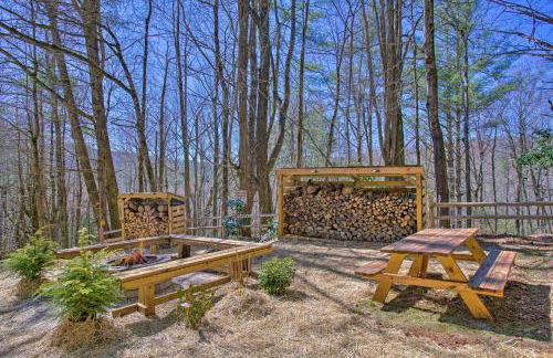 Fire Pit, Grill, and Views Cashiers Getaway! - Foto 24