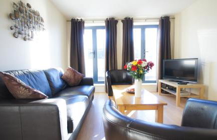 Crompton Court Apartments - Foto 1