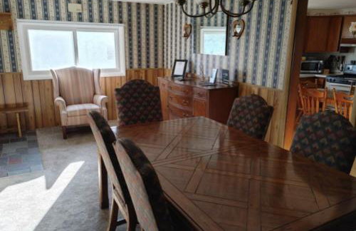 Entire Home - 4 Bedroom - Canandaigua - Steps Off Downtown - Walking distance to Restaurants, Shops, Breweries & Pubs - Foto 6