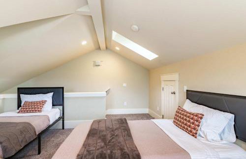 Exquisite Central Townhome with Spacious Loft and Gourmet Kitchen - Foto 31