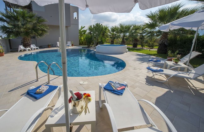 Xenos Villa 2 With 5 Bedrooms Private Swimming Pool, Near the sea - Foto 1