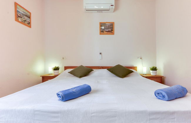 2 bedroom House in Castelló d'Empúries with garden and terrace - Photo 12