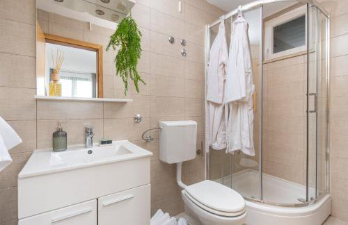 Holiday home Svilaja I Heated pool, family retreat - Photo 29