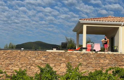 Villa L'esquirol With View and Pool - Foto 52